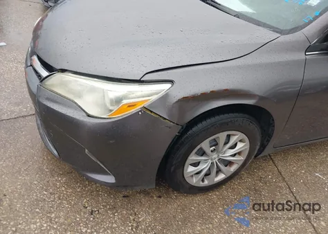 2015 Toyota Camry Le z USA, uszkodzony, nr VIN 4T1BF1FK4FU035403